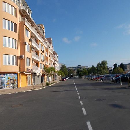 Apartamenti Zhelezovi Pomorie Luaran gambar