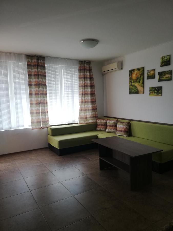 Apartamenti Zhelezovi Pomorie Luaran gambar