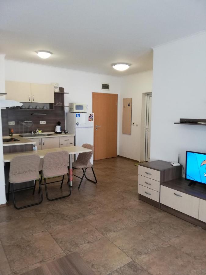 Apartamenti Zhelezovi Pomorie Luaran gambar