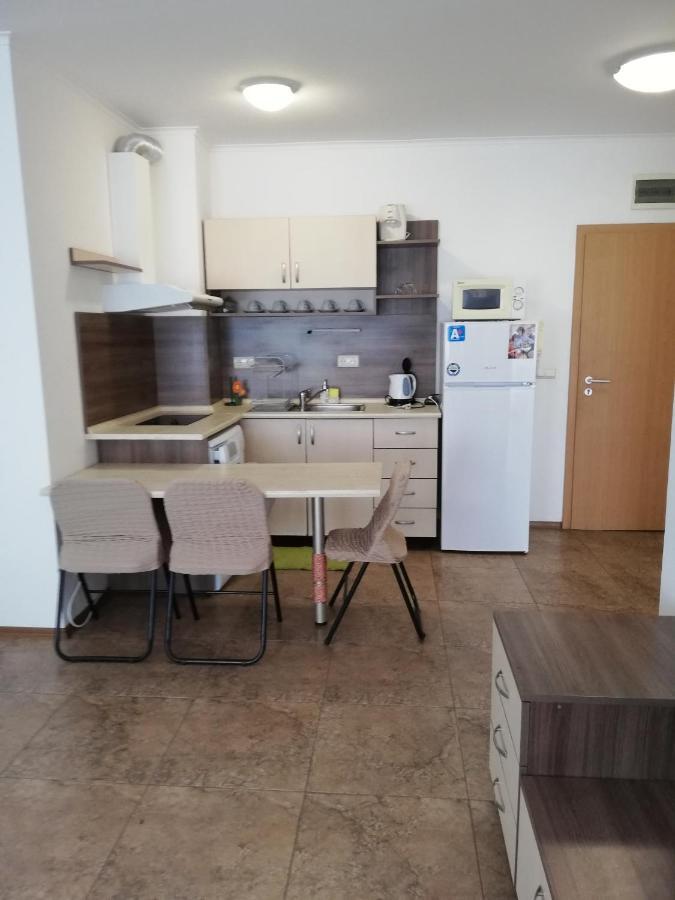Apartamenti Zhelezovi Pomorie Luaran gambar