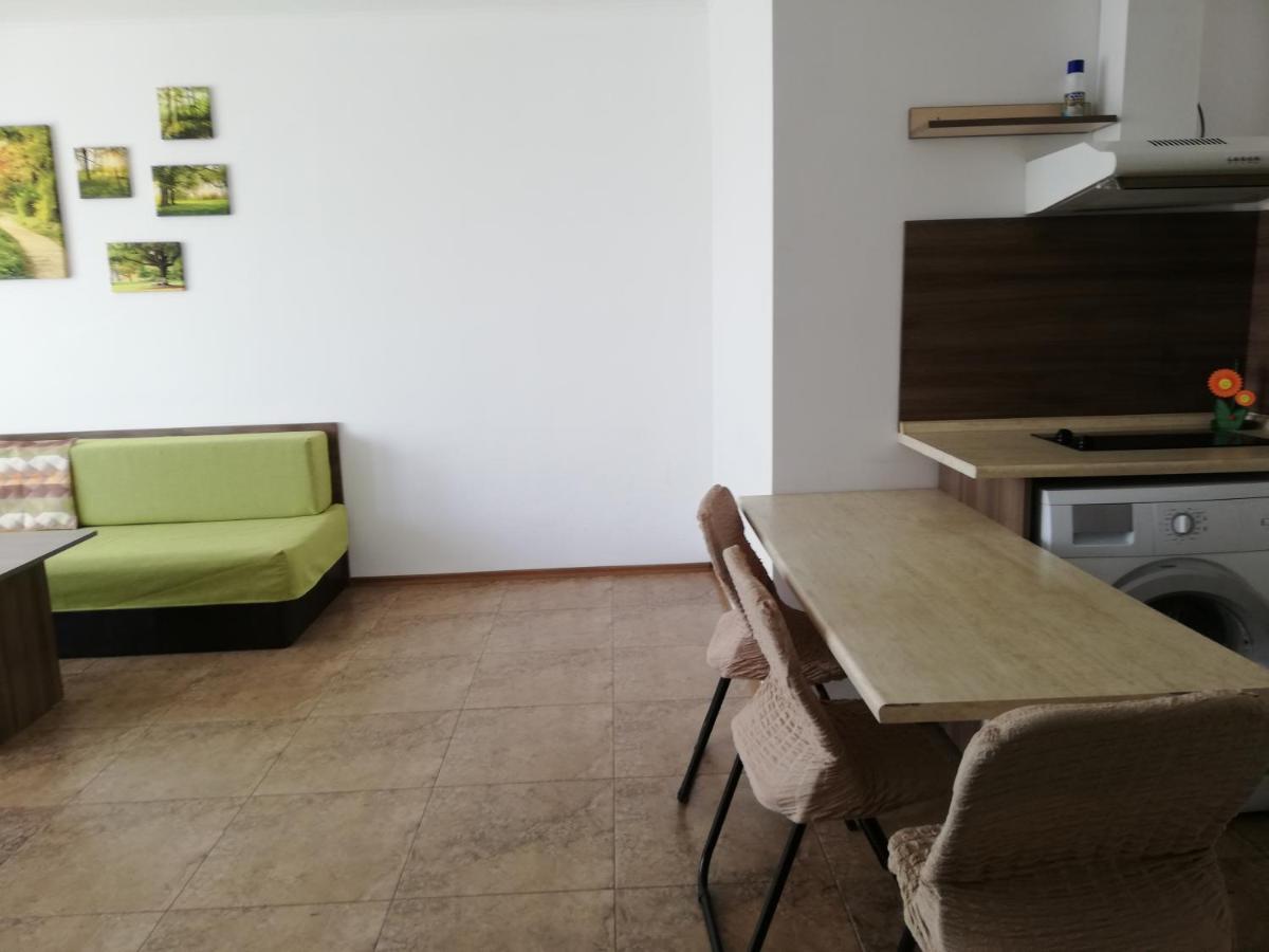 Apartamenti Zhelezovi Pomorie Luaran gambar