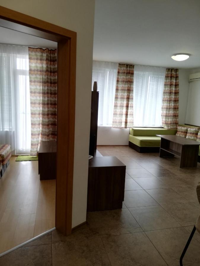 Apartamenti Zhelezovi Pomorie Luaran gambar