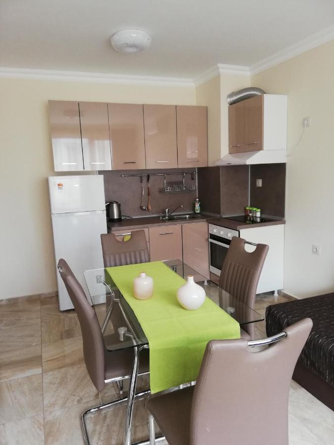 Apartamenti Zhelezovi Pomorie Luaran gambar