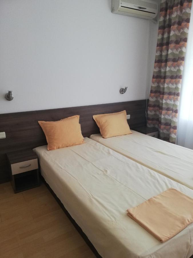 Apartamenti Zhelezovi Pomorie Luaran gambar