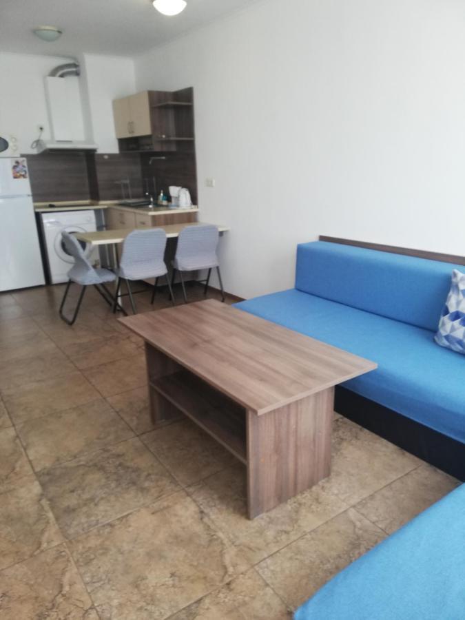 Apartamenti Zhelezovi Pomorie Luaran gambar