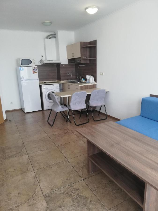 Apartamenti Zhelezovi Pomorie Luaran gambar