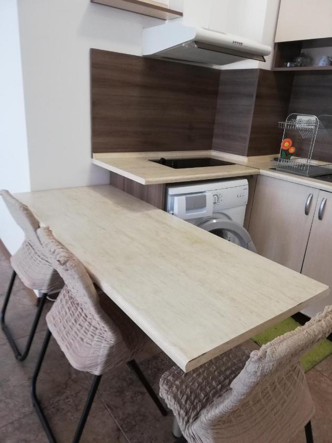 Apartamenti Zhelezovi Pomorie Luaran gambar