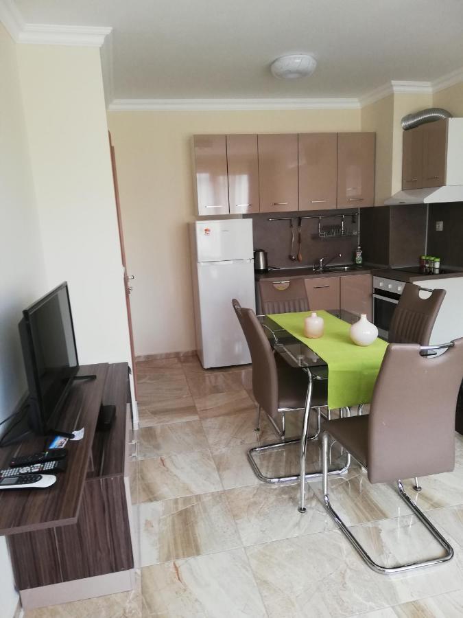 Apartamenti Zhelezovi Pomorie Luaran gambar