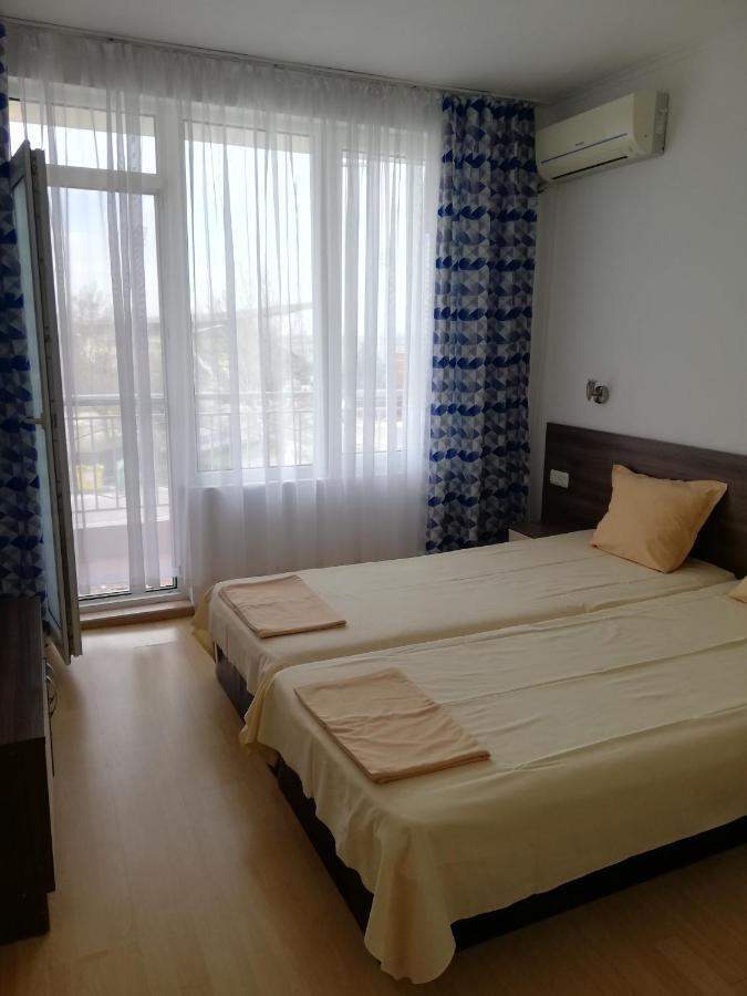 Apartamenti Zhelezovi Pomorie Luaran gambar