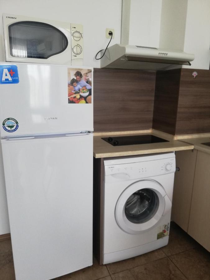 Apartamenti Zhelezovi Pomorie Luaran gambar