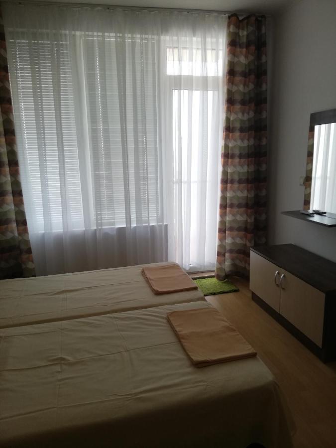 Apartamenti Zhelezovi Pomorie Luaran gambar